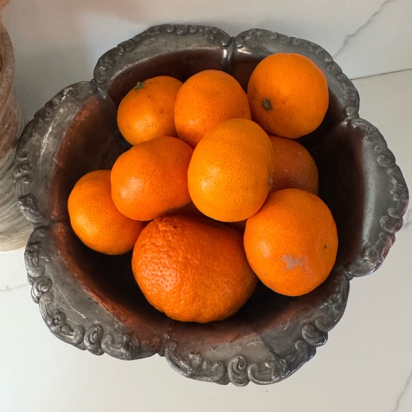 Beautiful antique silver plate floral kitchen bowl/fruit bowl - Picture 11 of 12